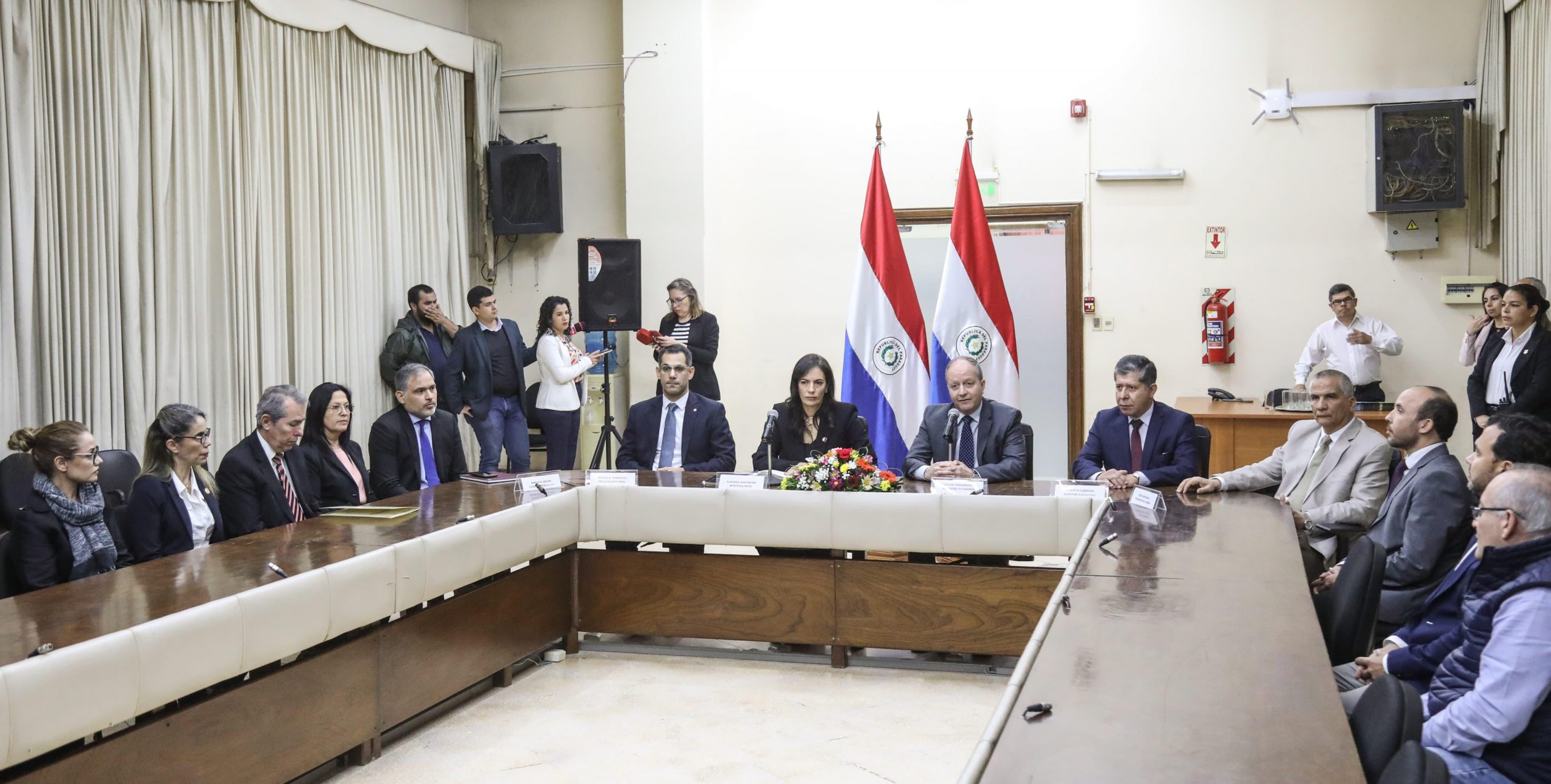 Autoridades anunciaron las medidas para pagar deudas. Foto: MOPC.