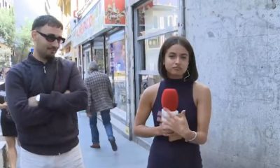 La periodista estaba informando ante la cámara sobre un atraco cuando el joven se ha acercado a ella. Foto: El País.