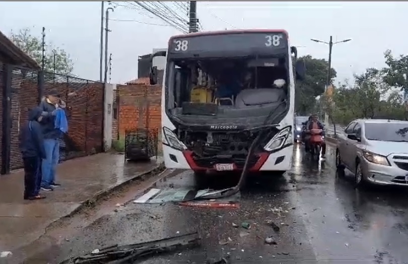 Dos menores de edad que resultaron heridos debido al percance. Foto: Radio 1000