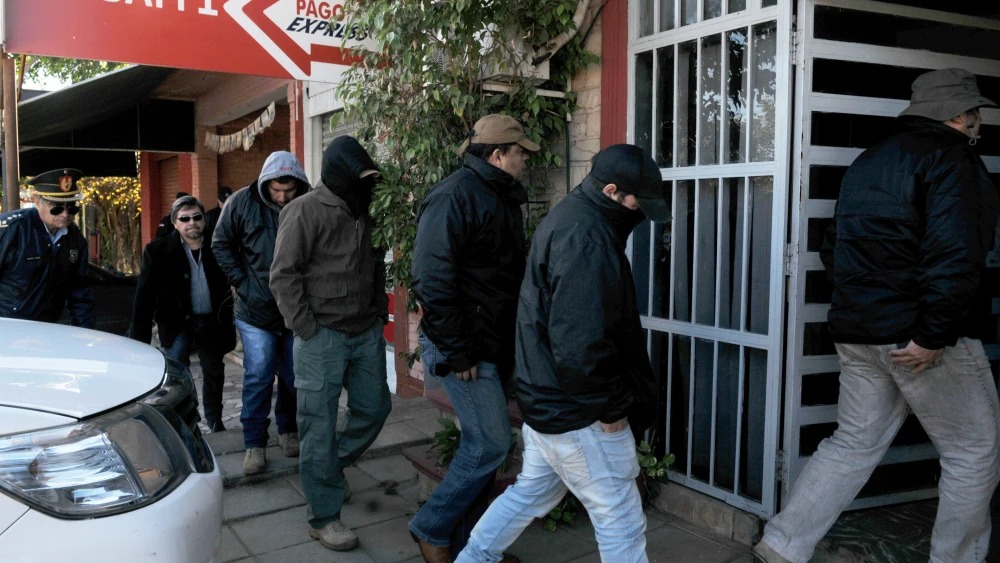 Siguen presos. Los agentes ya están cumpliendo siete años de prisión en el penal de Viñas Cué y compurgarían la pena. Foto: Gentileza.