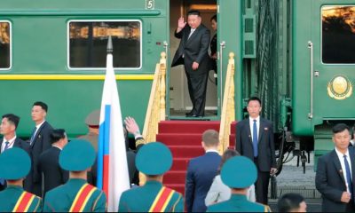 En esta fotografía proporcionada por el gobierno de Corea del Norte, Kim Jong Un, aborda su tren ciego en el cosmódromo de Vostochny en las afueras de la ciudad de Tsiolkovsky. Foto: DW.