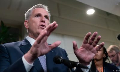 Kevin McCarthy se dirige a la prensa en el Capitolio: "Vamos a hacer nuestro trabajo", dijo antes de la votación. "Vamos a ser adultos en la sala. Y vamos a mantener el gobierno abierto". Foto: DW.