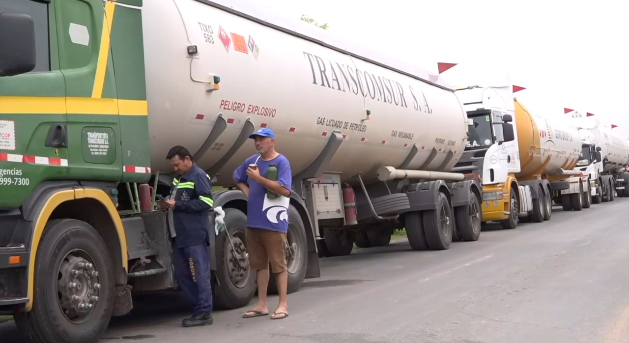 Camiones retenidos en Argentina. Foto: Captura.