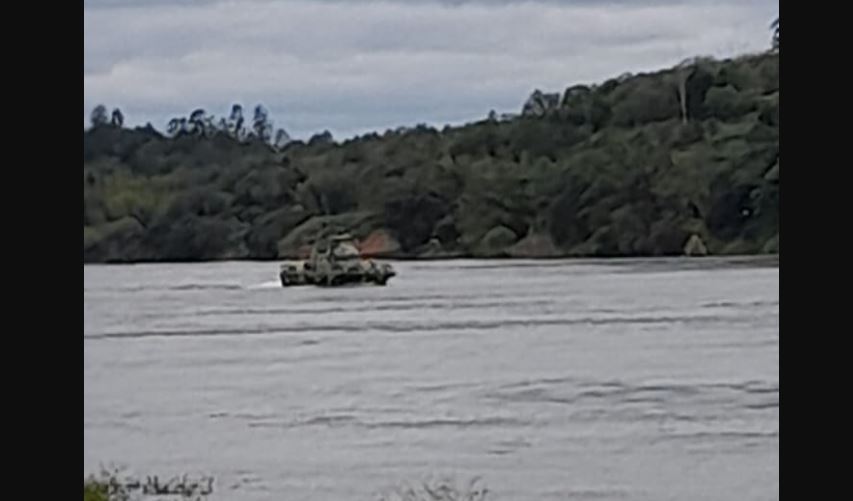 Embarcación de la Armada de Paraguay fue retenida por las autoridades argentinas. Foto: Captura Más Encarnación.