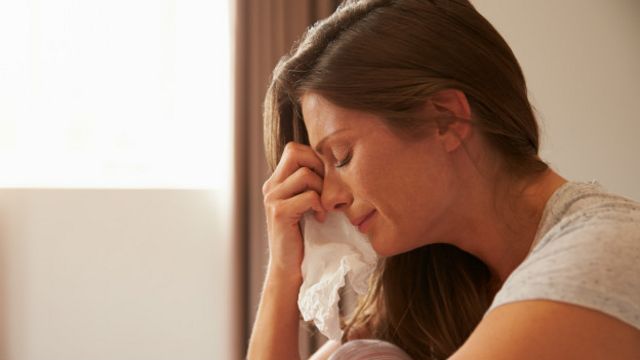 Mujer llorando. Foto: BBC.