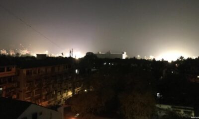 Vista nocturna de Bombay, invadida por grandes luces. Foto: DW.