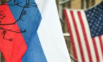 Bandera de Rusia y de Estados Unidos. Foto: DW.