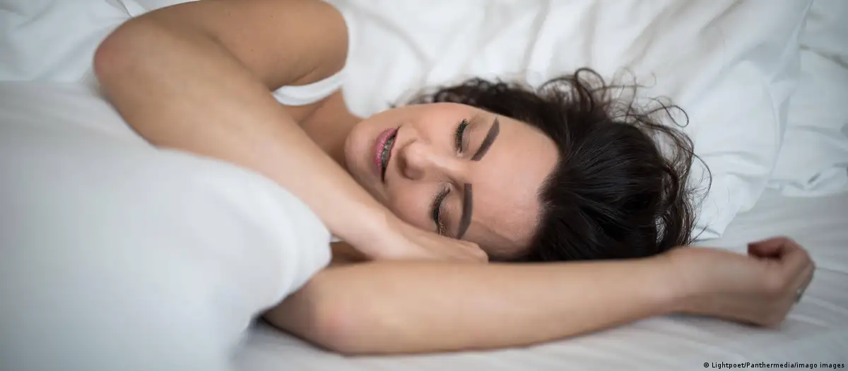 Mujer durmiendo. Foto: DW.