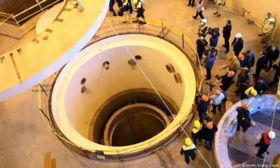 Técnicos trabajan en el reactor de Arak, en Irán. Foto: DW.