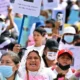 Familiares de reclusos de El Salvador. Foto: DW.