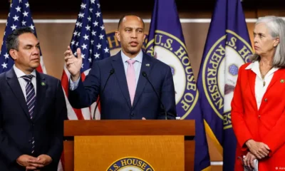 Hakeem Jeffries (centro). Foto: DW.