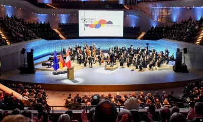 El evento central se llevó a cabo en la Filarmónica del Elba, en Hamburgo. Foto: DW.