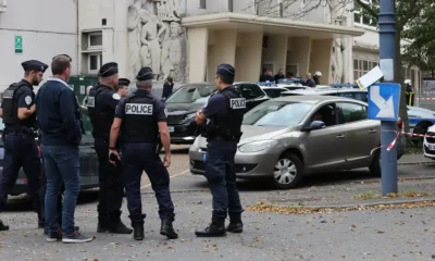 Policía ante el liceo de Arras, tras el asesinato de un profesor el viernes pasado. Foto: DW