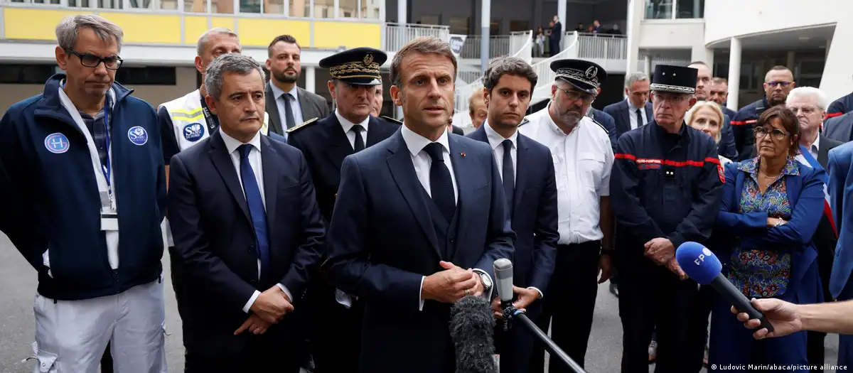 Macron en Arras, tras el ataque contra un profesor de liceo. Foto: DW.