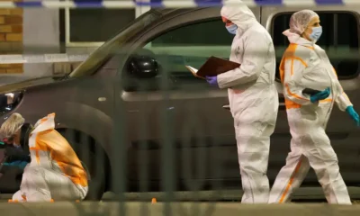 Expertos trabajan en la zona del tiroteo que dejó dos muertos en Bruselas. Foto: DW.