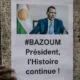 Cartel del presidente derrocado Mohamed Bazoum colgado en una pared frente a la embajada de Niger en París. Foto: DW.