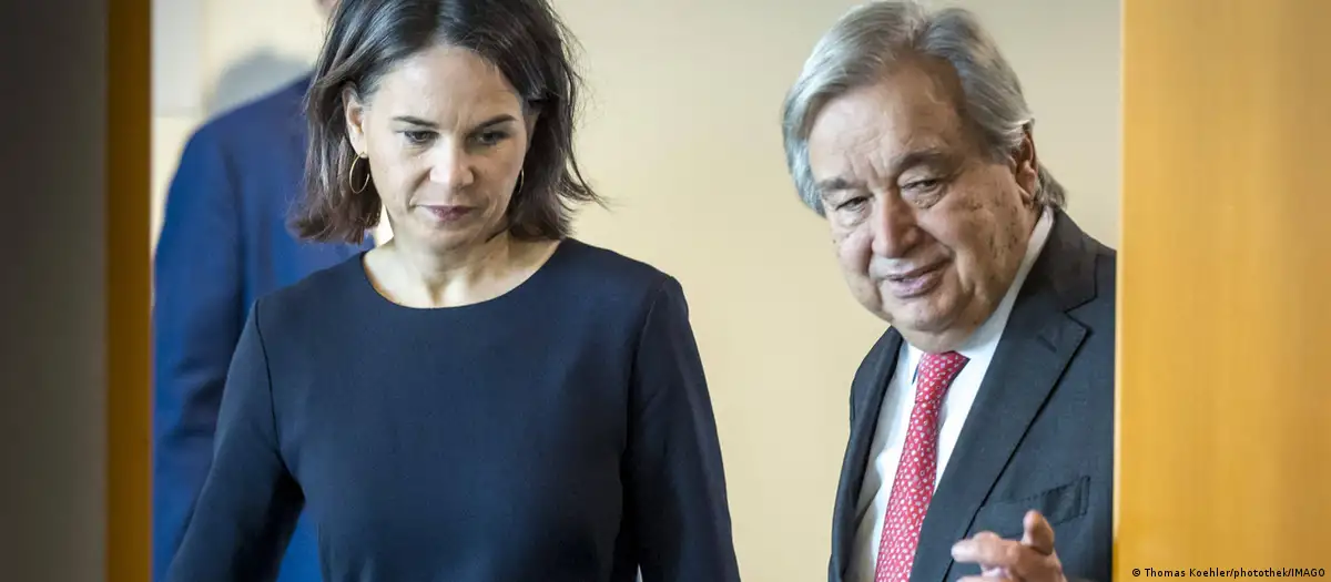 La ministra de Exteriores alemana, Annalena Baerbock, ayer junto a António Guterres. Foto: DW.