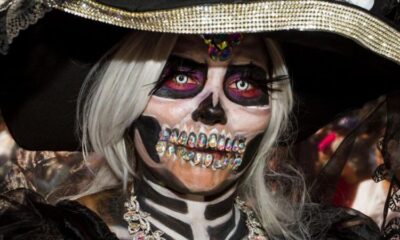 El folclor ha otorgado durante años una representación humana a la muerte. En México es común representar a la muerte con la Catrina. Foto: BBC.