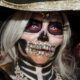 El folclor ha otorgado durante años una representación humana a la muerte. En México es común representar a la muerte con la Catrina. Foto: BBC.