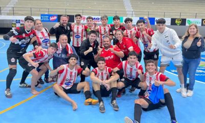 Plantel de Coronel Oviedo, que logró su clasificación tras imponerse 3-2 en la tanda de penales ante el anfitrión Amambay. Foto: Gentileza.