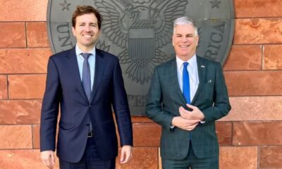 Brendan Boundy, alto funcionario de Estados Unidos se reunió con el embajador Marc Ostfield. Foto: Gentileza.