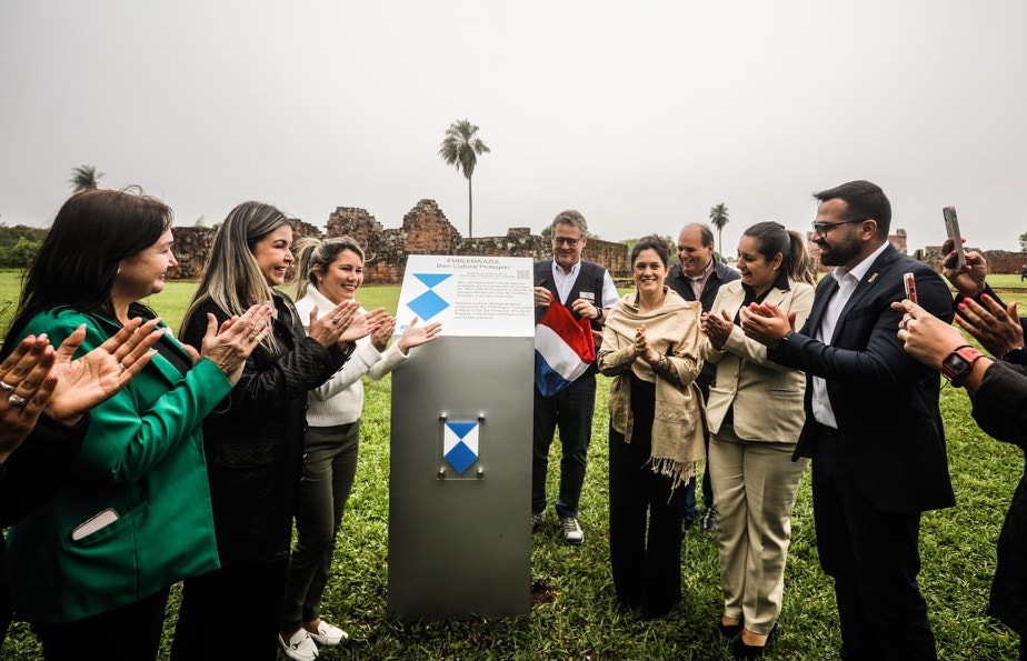 Instalación del "escudo azul" en la Misiones jesuíticas. Cortesía