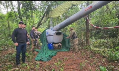 Hallan helicóptero narco en zona boscosa. Foto: Senad.