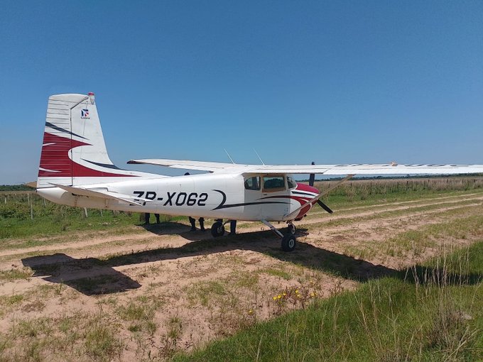 Avioneta con la que realizó el aterrizaje de emergencia. Foto: Policía Nacional.