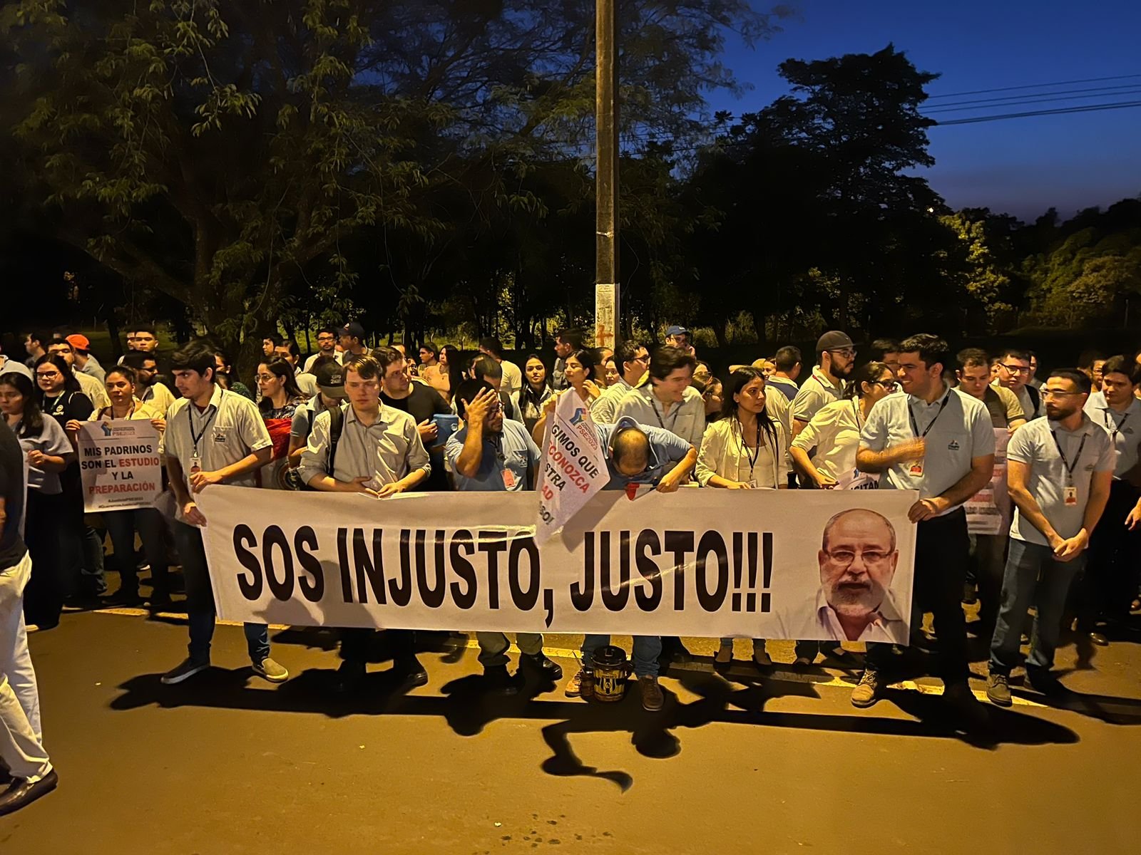 Protesta contra desvinculaciones de Itaipú. Foto: Gentileza.