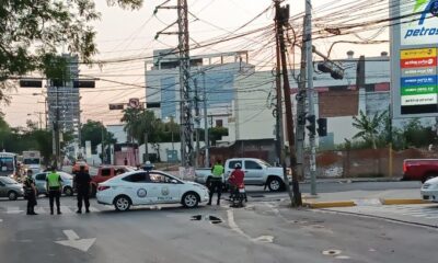 Agentes de la PMT dirigen el tránsito en la zona de Artigas. Foto: Asu Tránsito.