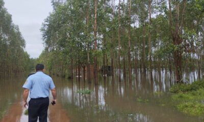 Desborde de arroyo en Caazapá. Foto: Radio Uno.