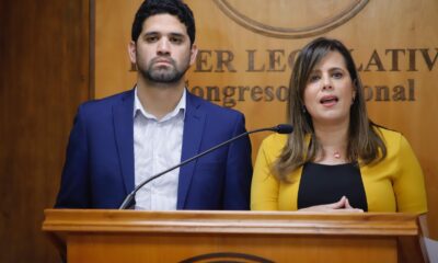 Diputado Raúl Benítez y la senadora Kattya González. Foto: Gentileza.