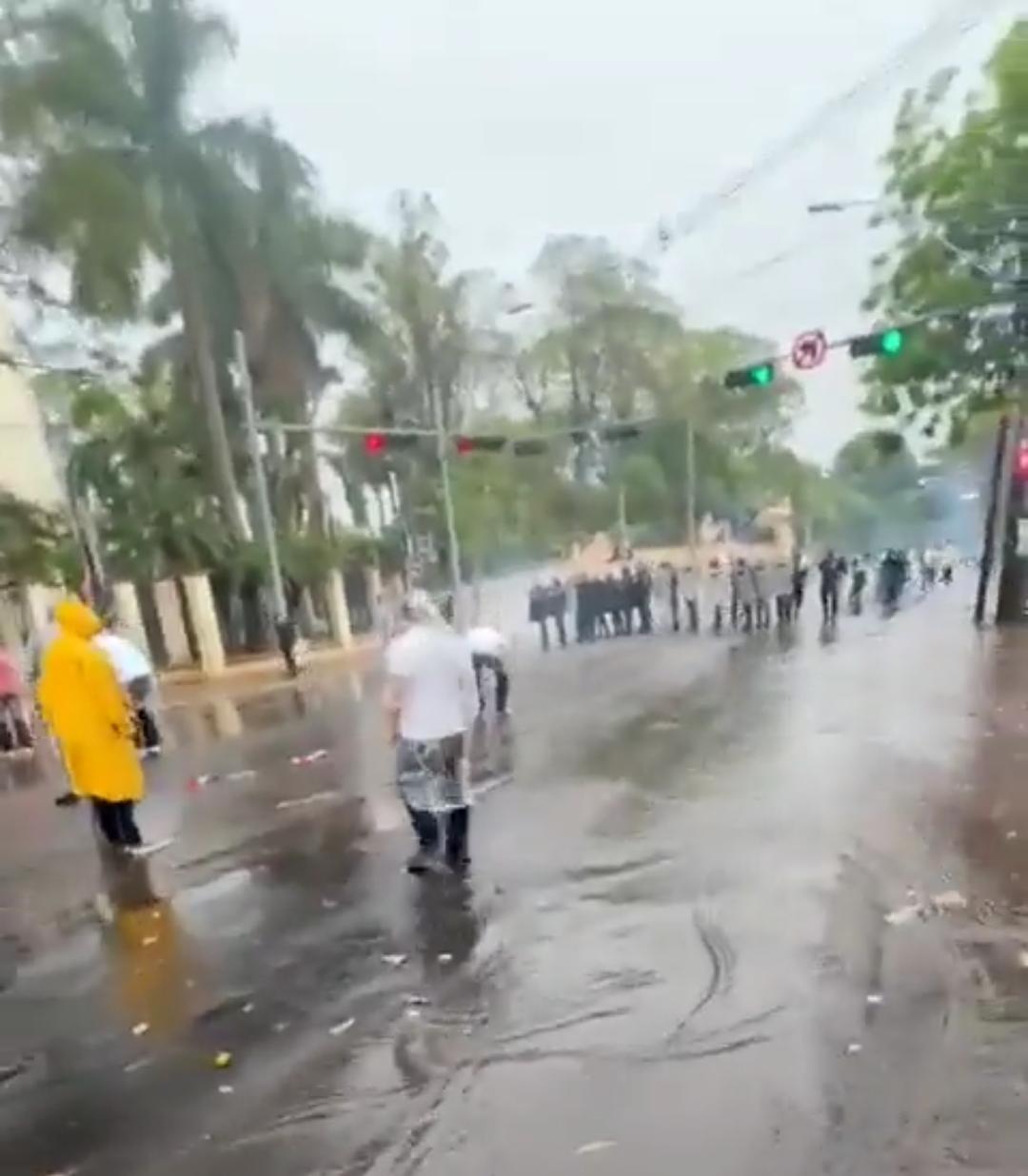 Incidentes en protesta. Foto: Captura de pantalla.