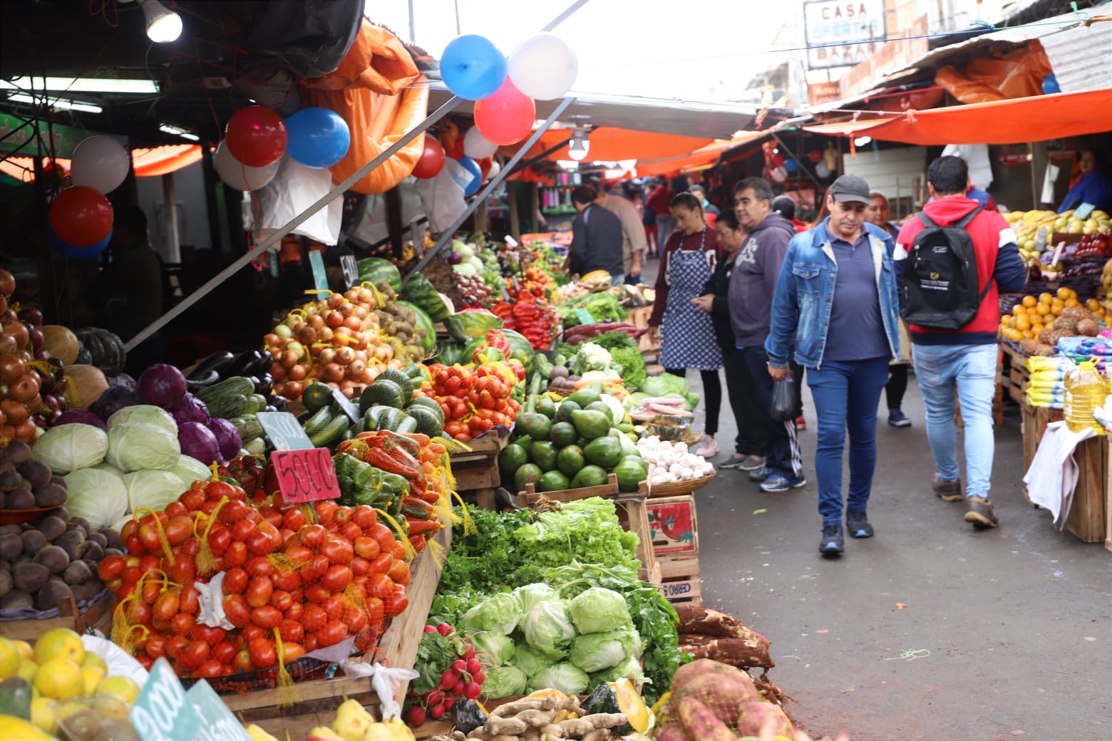 Puestos de ventas del Mercado 4. Foto: Gentileza.