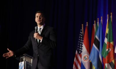 Santiago Peña durante su participación en la gala de la International Conservation Caucus Foundation (ICCF). Foto: Presidencia.