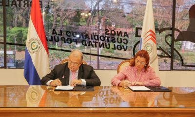 Firma de convenio entre el TSJE y Ministerio de la Mujer. Foto: Gentileza.