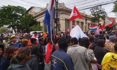 Marcha de pueblos originarios por el Día de la Resistencia Indígena. Foto: Unicanal.