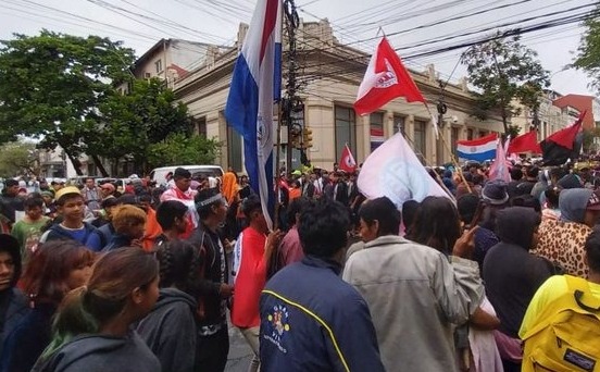 Marcha de pueblos originarios por el Día de la Resistencia Indígena. Foto: Unicanal.