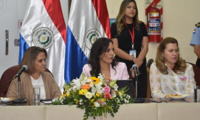 Ministras Lea Giménez, Claudia Centurión y Teresa Barán. Foto: MOPC.