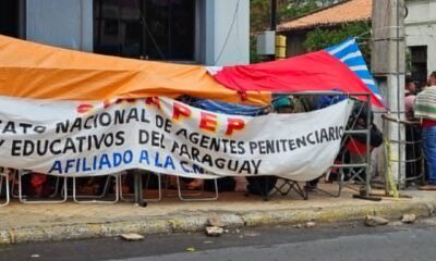 Agentes penitenciarios en huelga de hambre. Foto: Ñanduti.