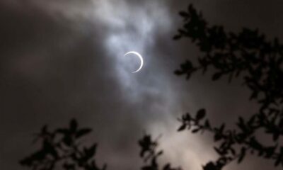 Una fase del eclipse en el cielo sobre Texas. Foto: DW.