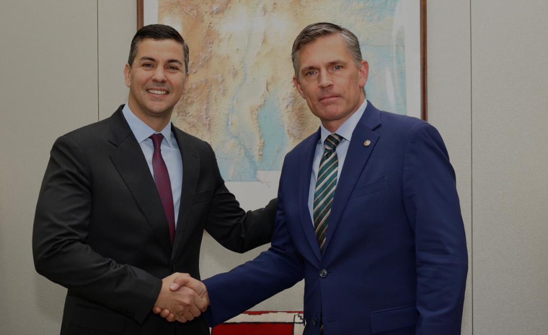 Santiago Peña junto al senador de EE. UU, Martín Heinrinch. Foto: Gentileza.