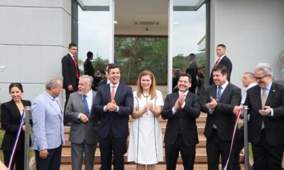 Santiago Peña junto a otras autoridades. Foto: Gentileza.