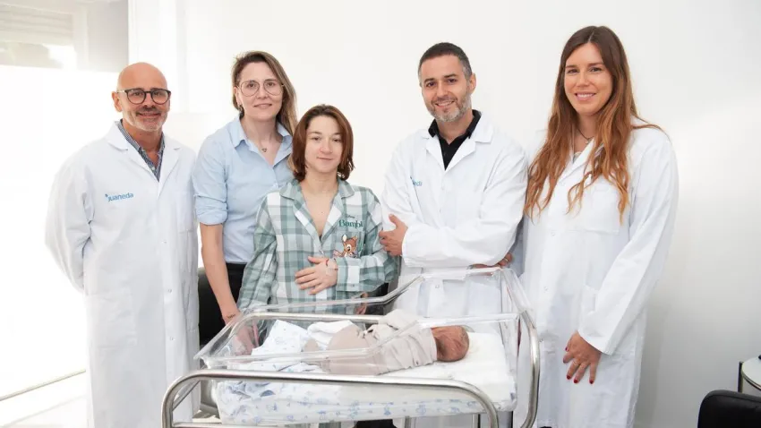 Nació el primer bebe gestado por dos mujeres. Foto: Radio LT7