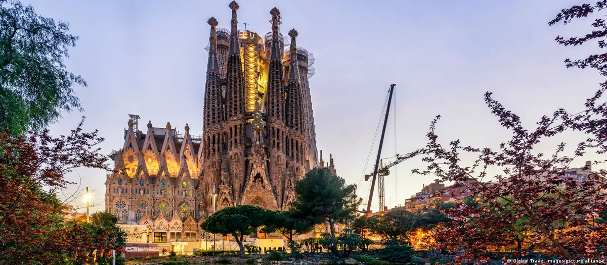 La Sagrada Familia, icónica obra arquitectónica de Antonio Gaudí en Barcelona. Foto: DW.