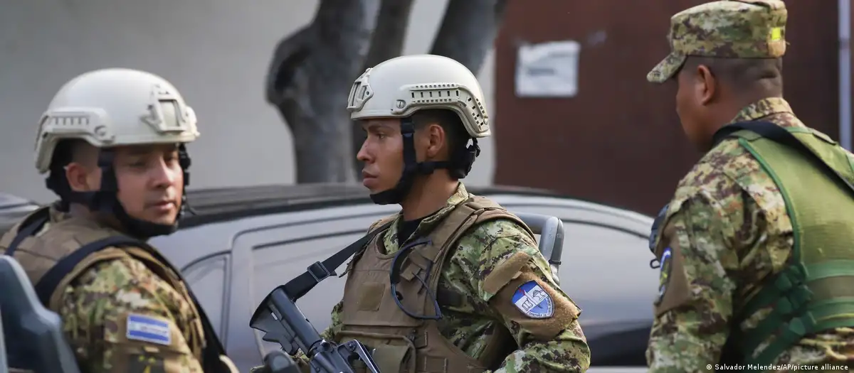 Soldados de El Salvador. Foto: DW.