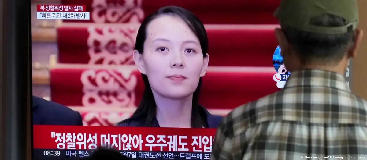 Kim Yo-jong, hermana de Kim Jong-un, aparece en una transmisión televisiva. Foto: DW