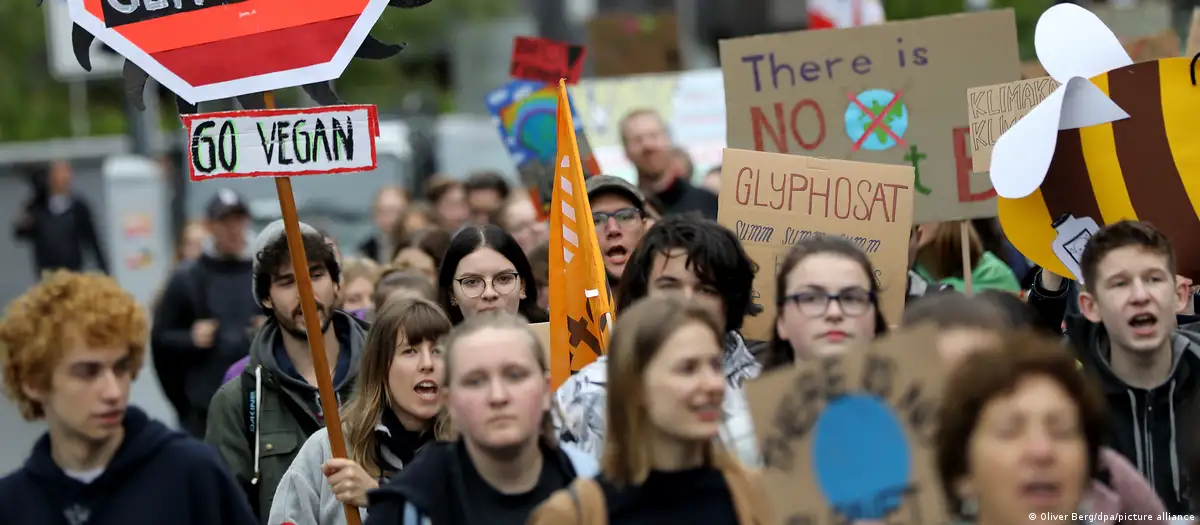 Protesta en Bonn, Alemania, contra el uso del glifosato, en 2019. Foto: DW.