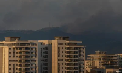 Humo por explosiones en la frontera entre Israel y Líbano. Foto: DW.