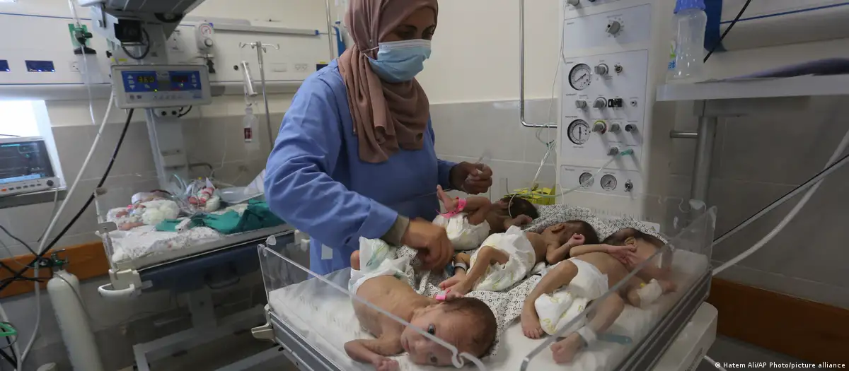 Algunos de los prematuros antes de ser trasladados a Egipto. Foto: DW.